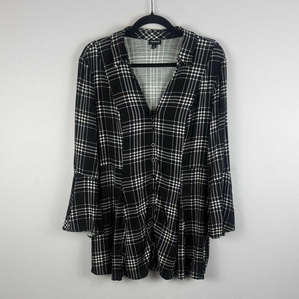 Torrid Black & White Plaid Bell Sleeve Babydoll Tunic Top - Size 0 (L/XL) - Picture 3 of 13